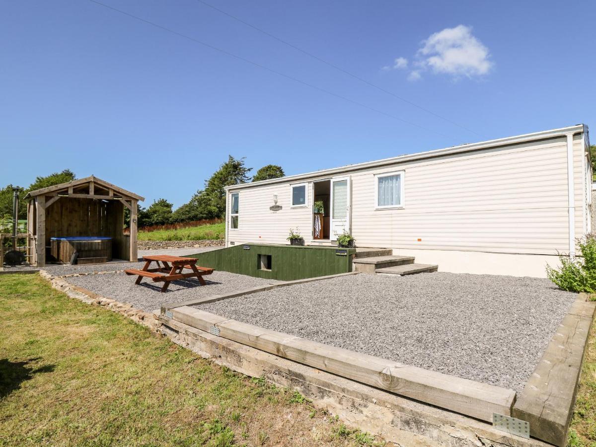 The Lodge Llanelli Exterior photo